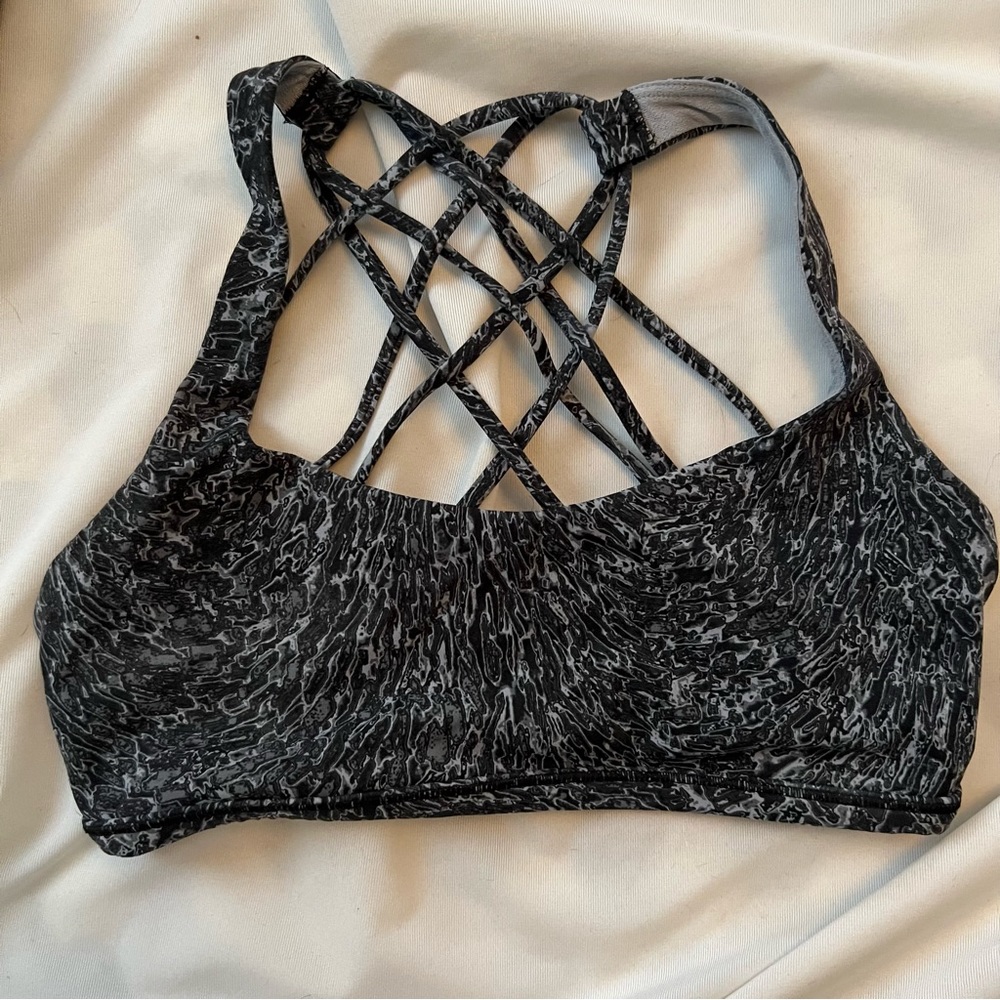 Lululemon free to be sports bra